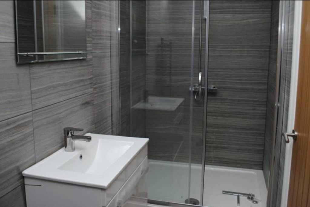Garland Modern Spacious Apartment, Brentwood 1 Esterno foto