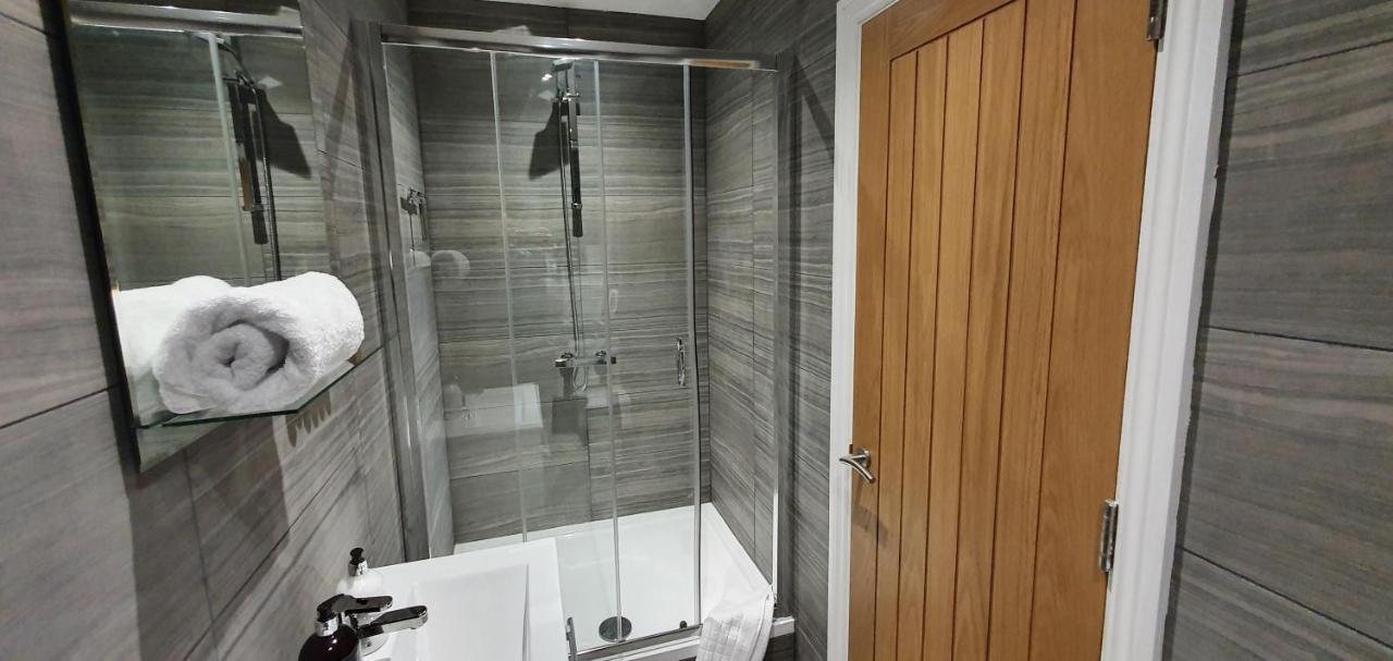 Garland Modern Spacious Apartment, Brentwood 1 Esterno foto