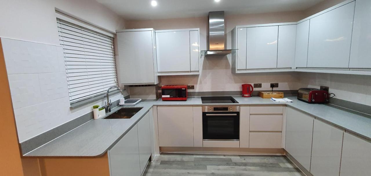 Garland Modern Spacious Apartment, Brentwood 1 Esterno foto