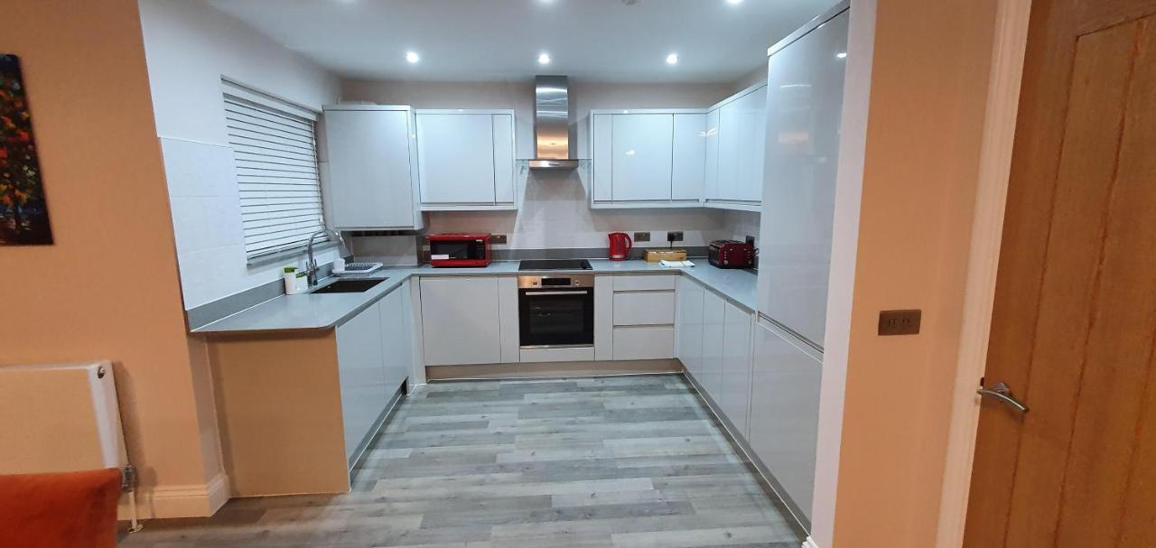 Garland Modern Spacious Apartment, Brentwood 1 Esterno foto