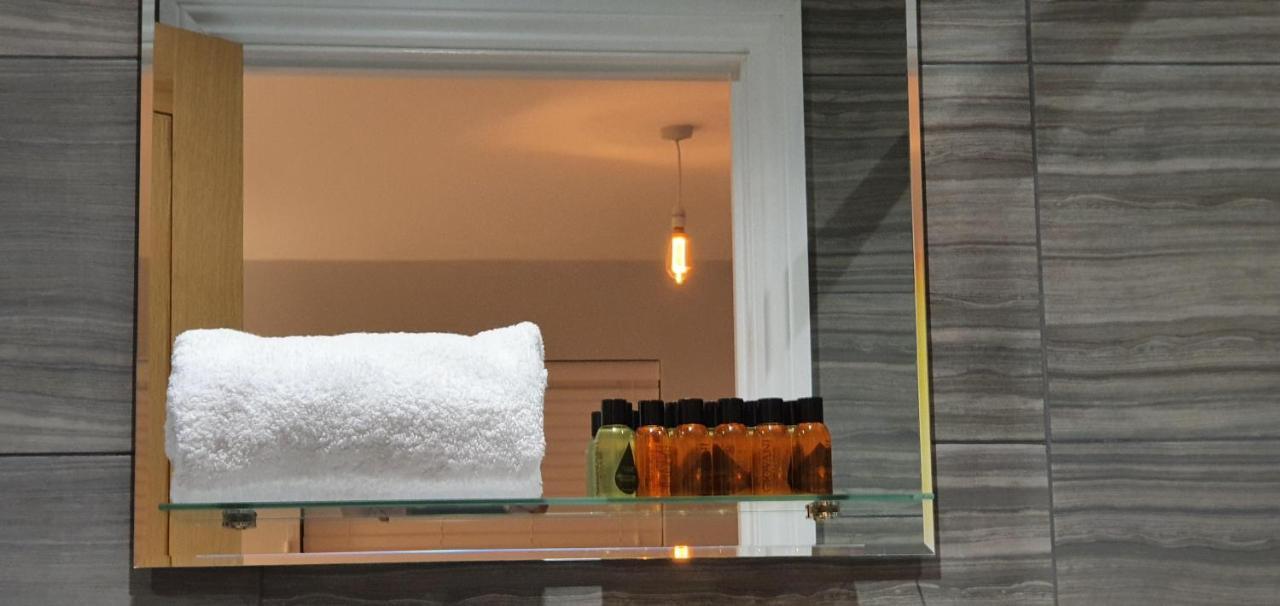 Garland Modern Spacious Apartment, Brentwood 1 Esterno foto