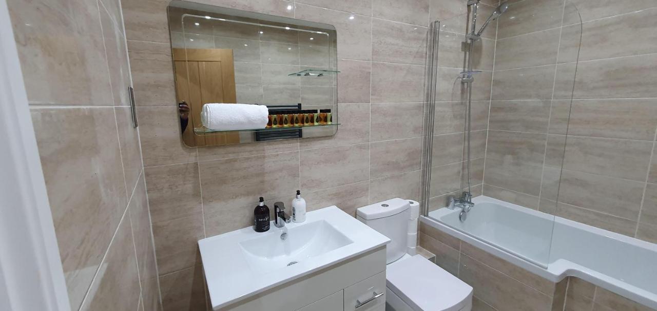 Garland Modern Spacious Apartment, Brentwood 1 Esterno foto
