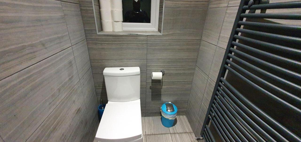 Garland Modern Spacious Apartment, Brentwood 1 Esterno foto